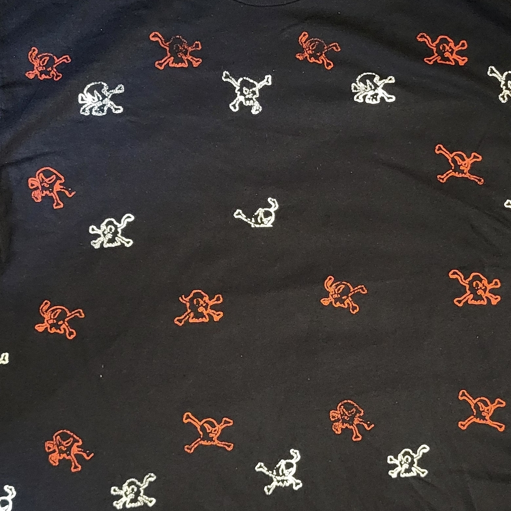 Black T-Shirt with Skull and Crossbones Pattern